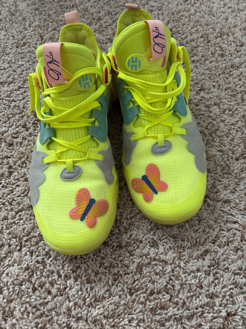 Sneakers - Picture 2 of 4